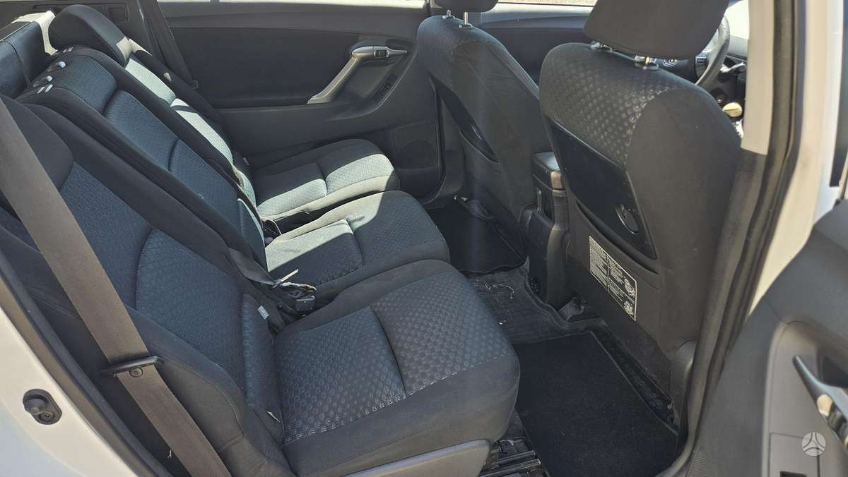 Toyota Verso 2010 — photo 8