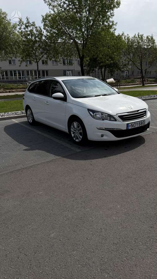 Peugeot 308 2015 — двигун 1200 cm³, 110 HP (81kW)