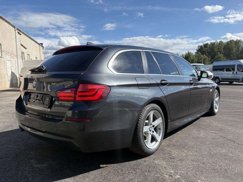BMW 520 2012 — interior