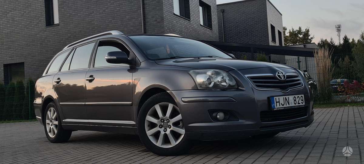 Toyota Avensis 2007 — rear view