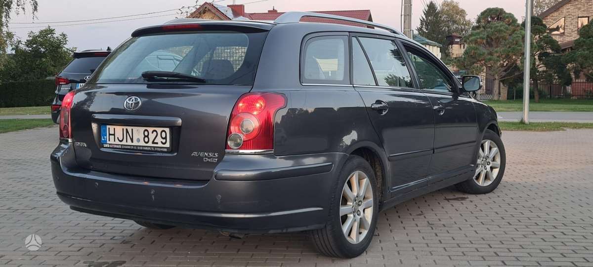 Toyota Avensis 2007 — interior