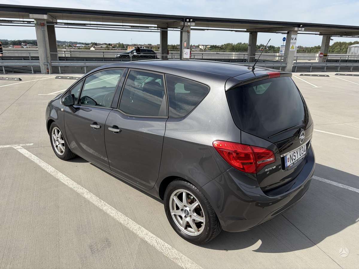 Opel Meriva 2012 — rear view