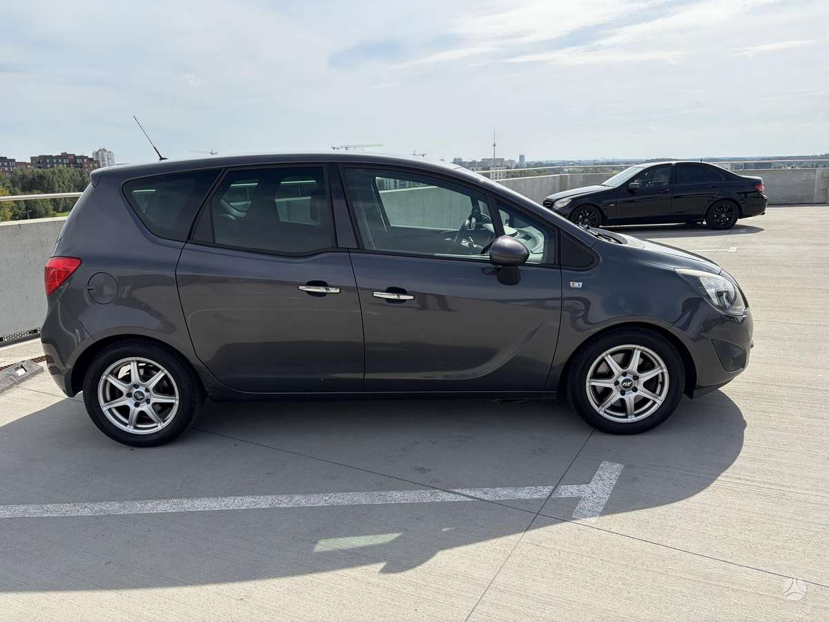 Opel Meriva 2012 — engine 1686 cm³, 101 HP (74kW)