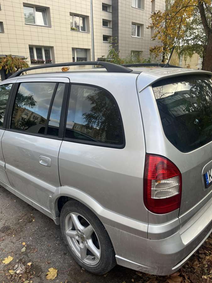 Opel Zafira 2004 — interior