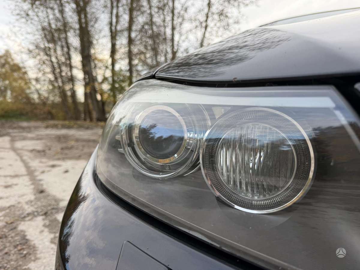 BMW 330 2010 — photo 11