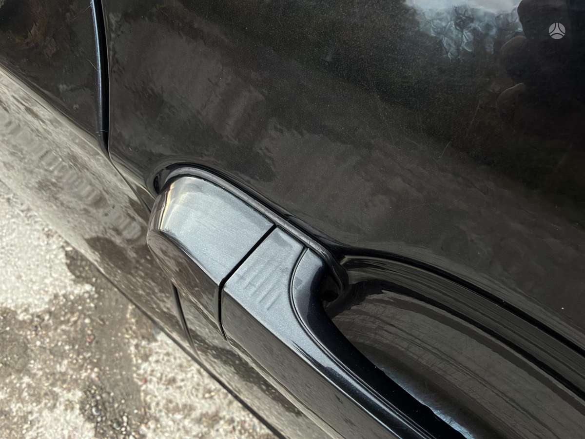 BMW 330 2010 — photo 12