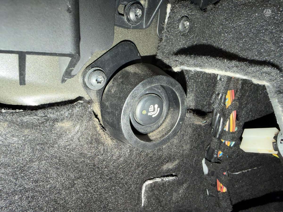 BMW 330 2010 — photo 14