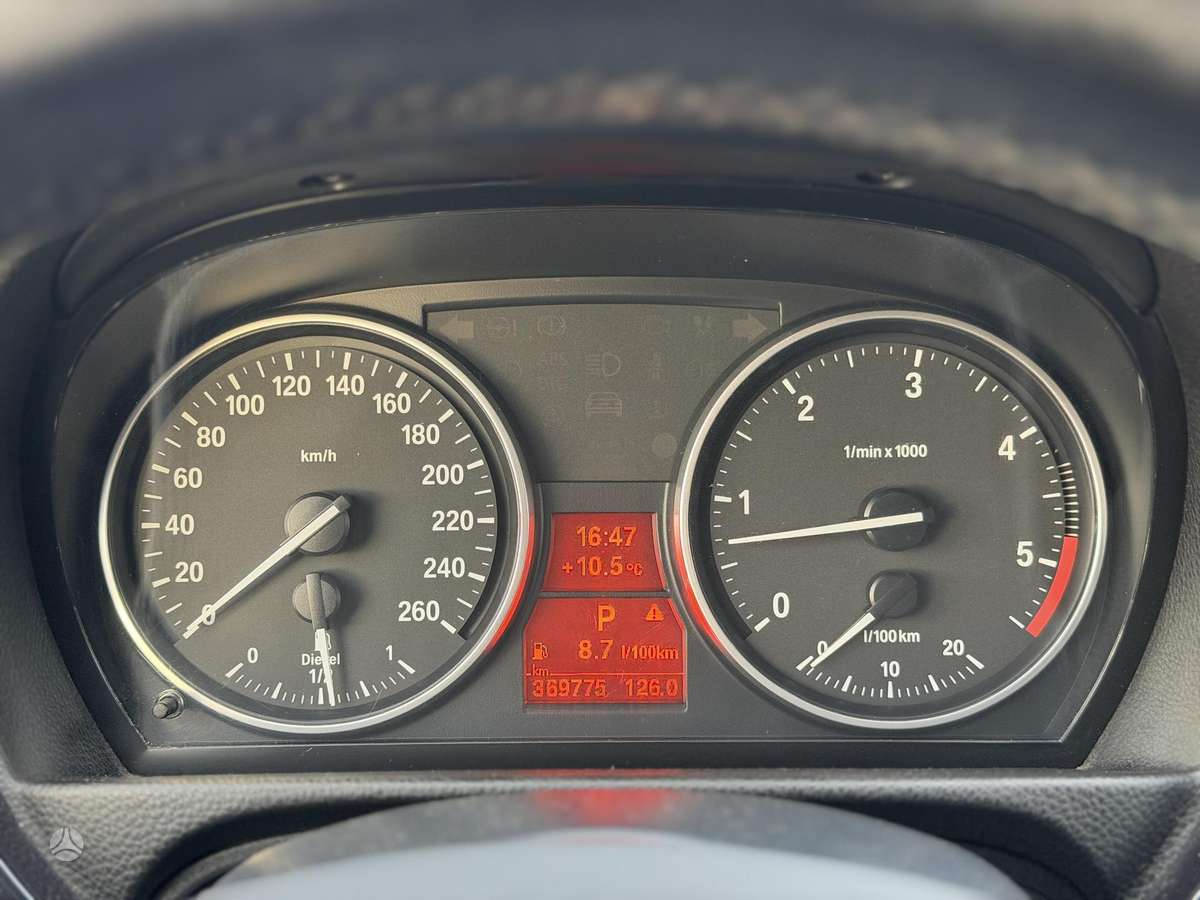 BMW 330 2010 — photo 20