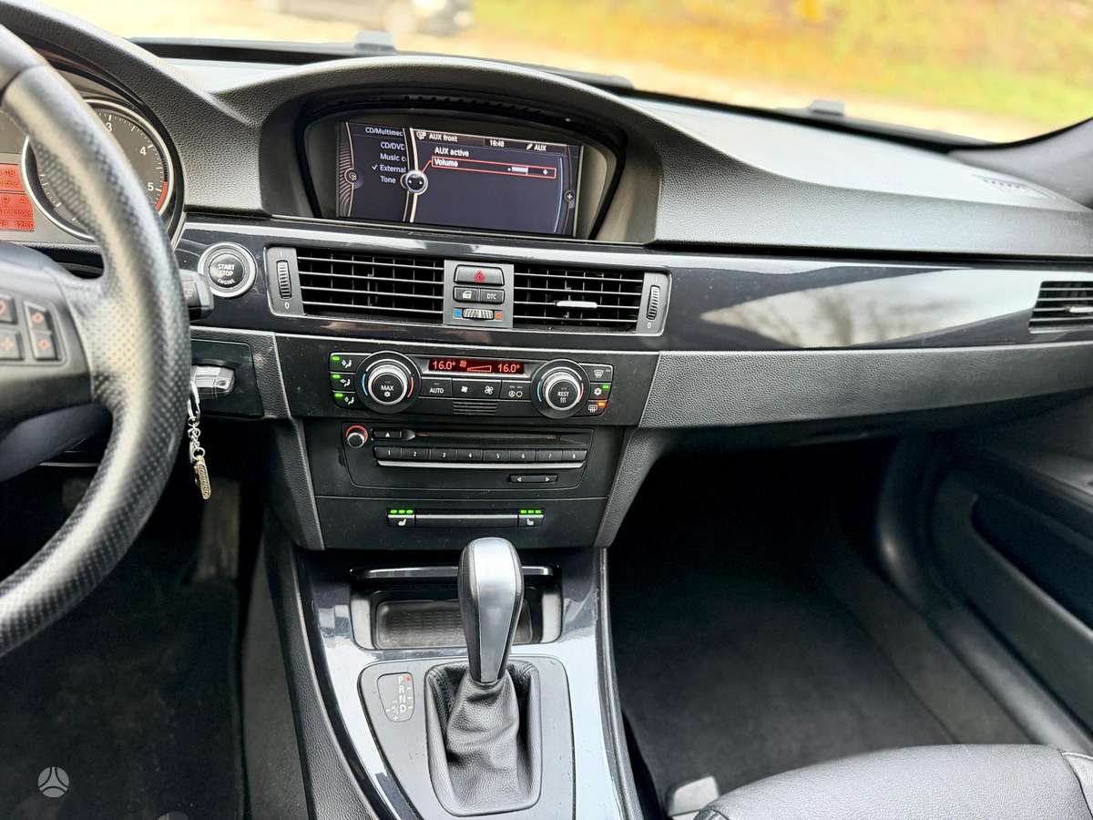 BMW 330 2010 — photo 21