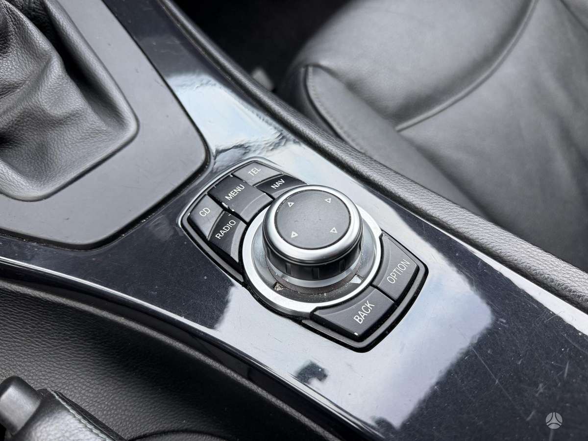 BMW 330 2010 — photo 22