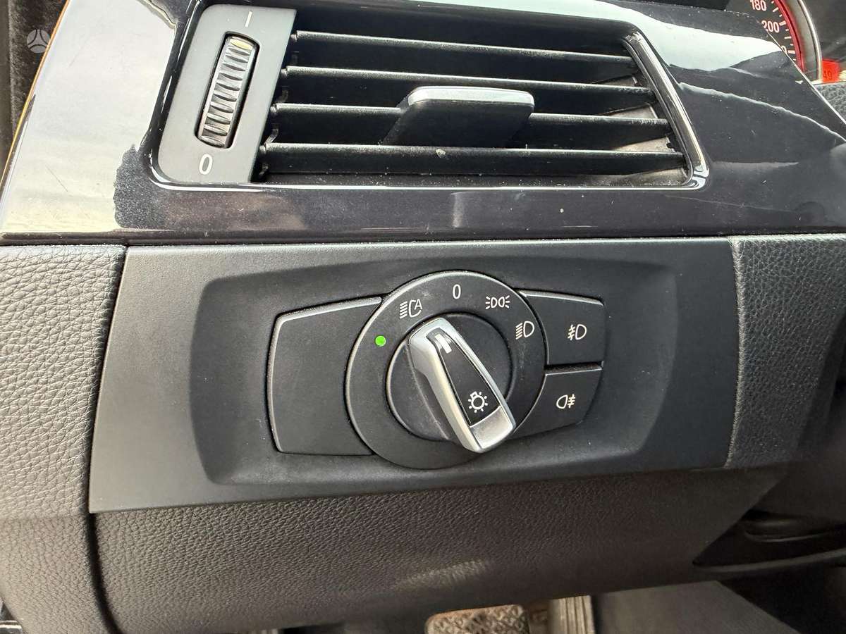 BMW 330 2010 — photo 26