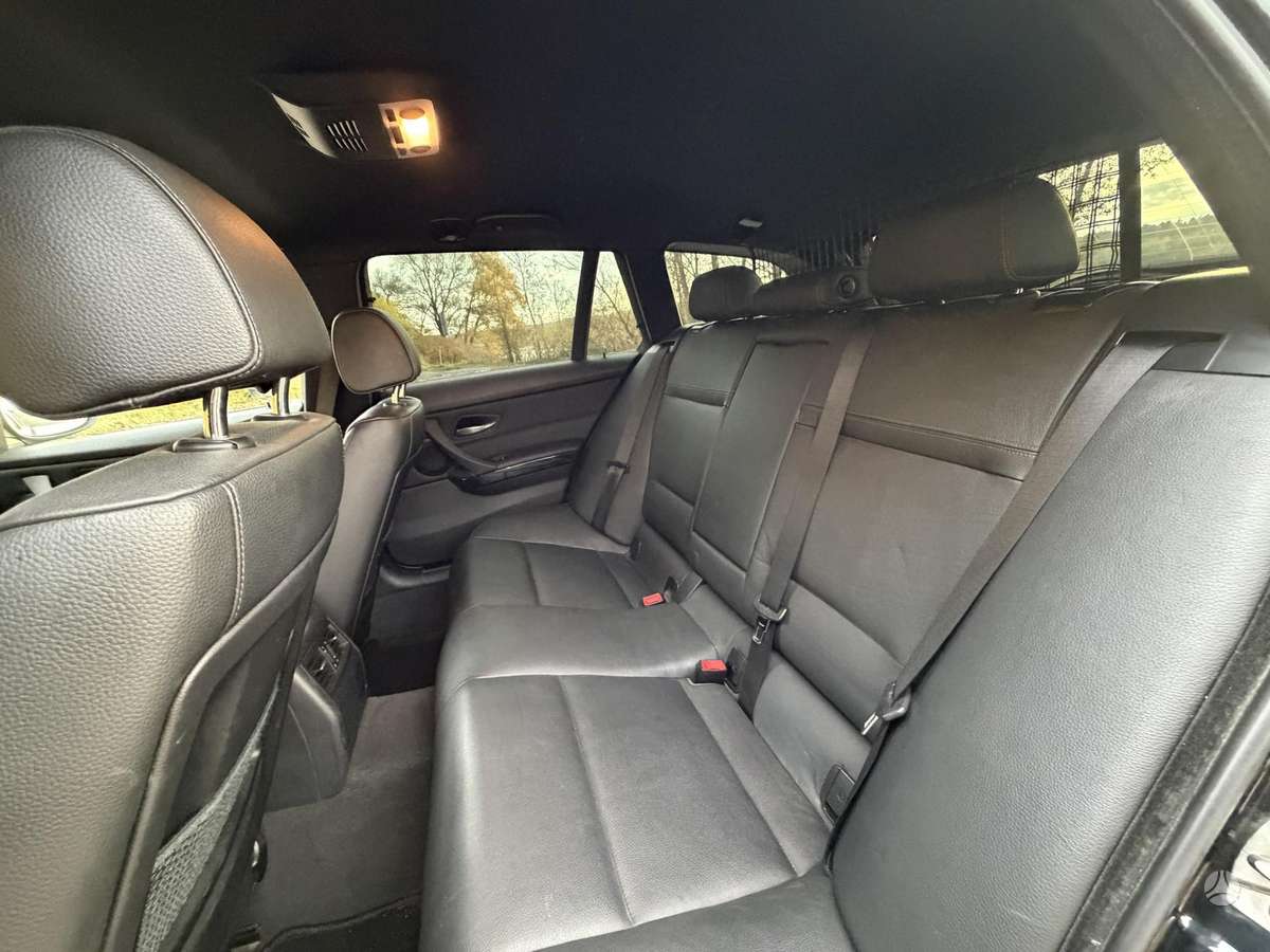 BMW 330 2010 — photo 29