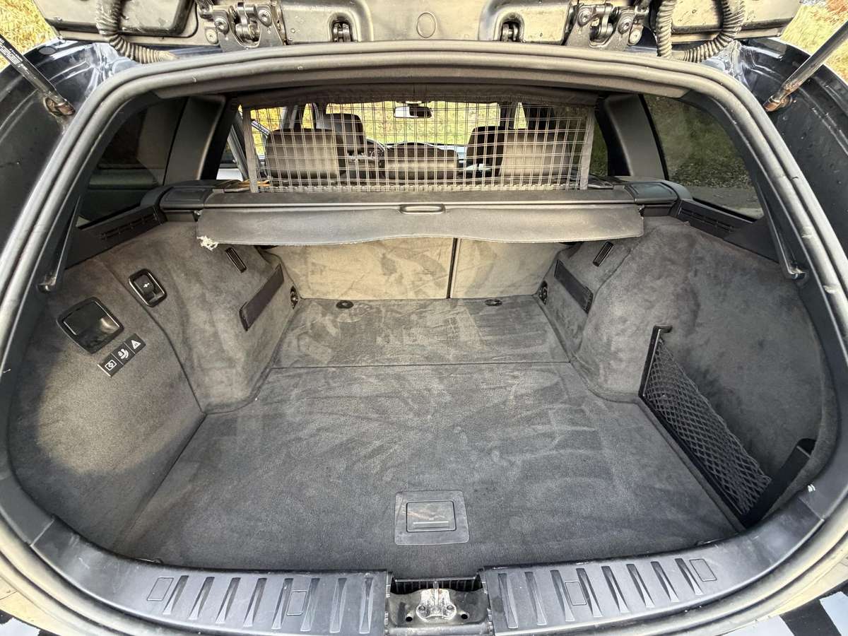 BMW 330 2010 — photo 30