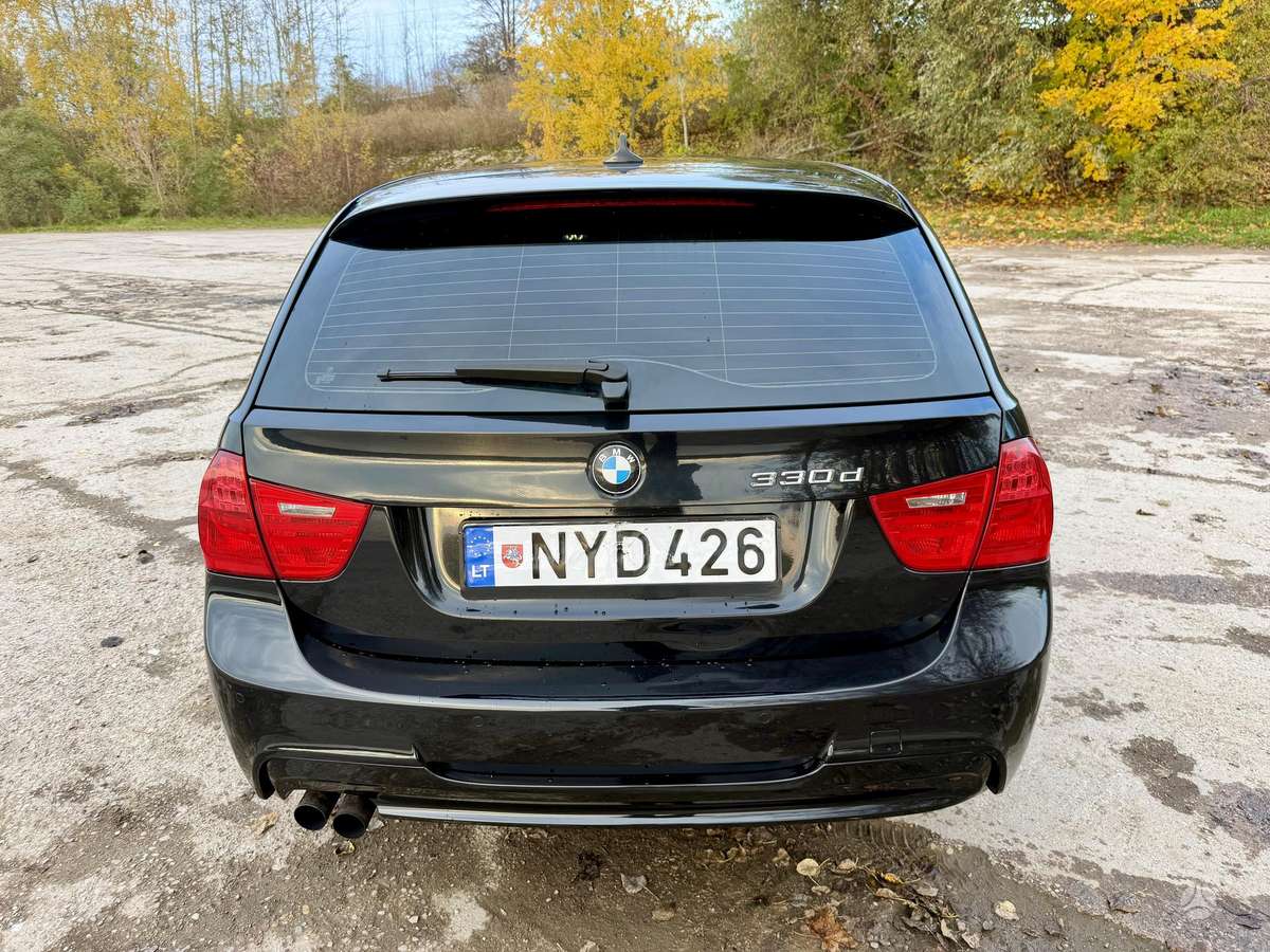 BMW 330 2010 — photo 5