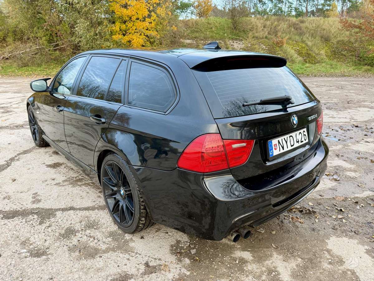 BMW 330 2010 — photo 6