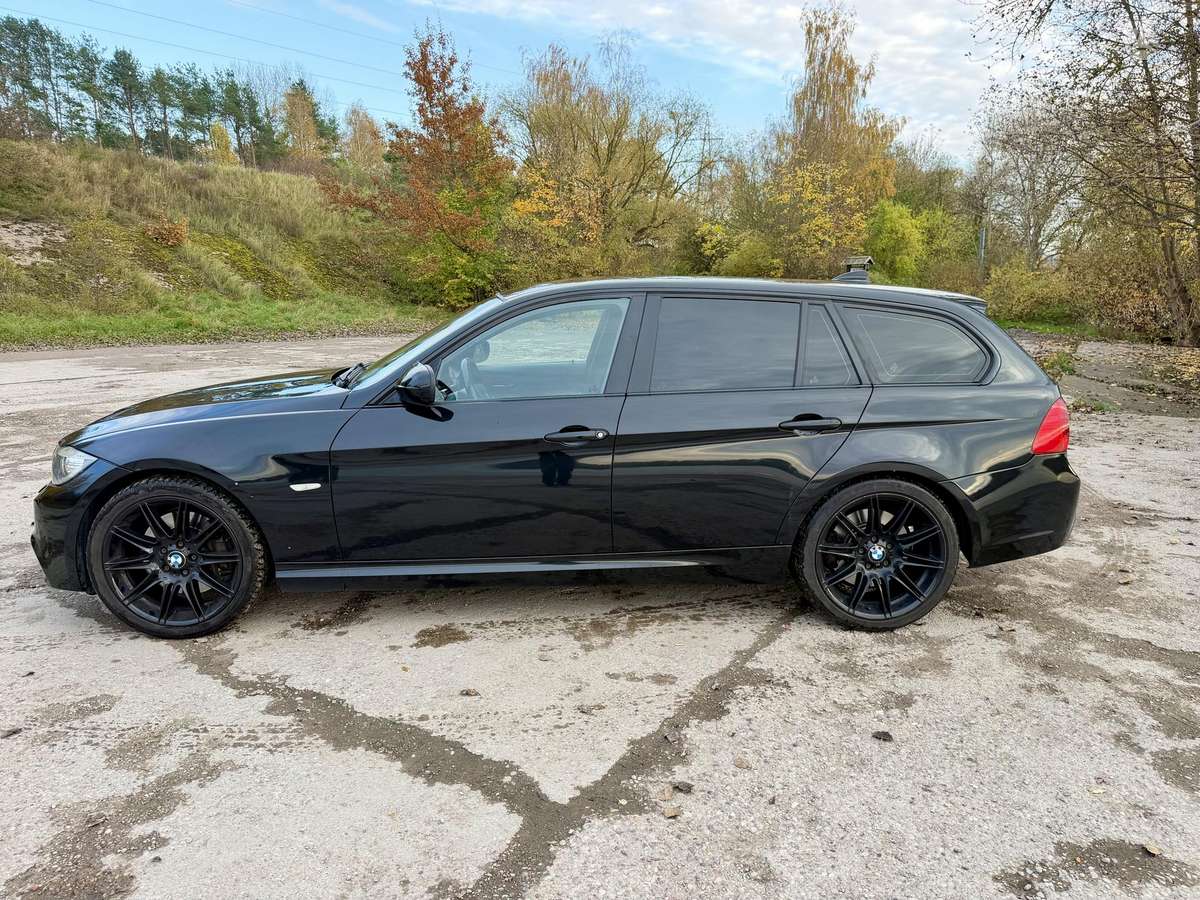 BMW 330 2010 — photo 7