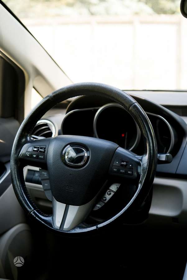 Mazda CX-7 2010 — rear view