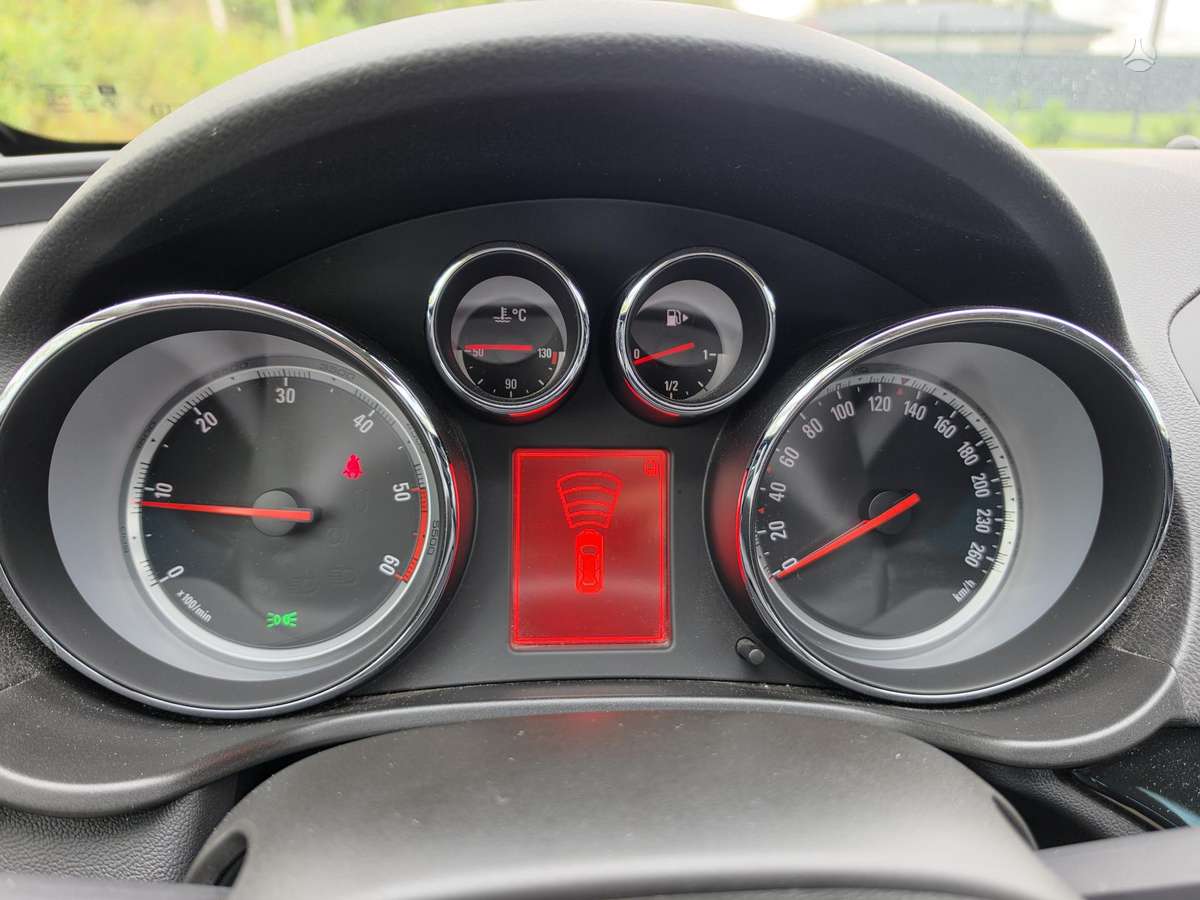 Opel Insignia 2012 — photo 14