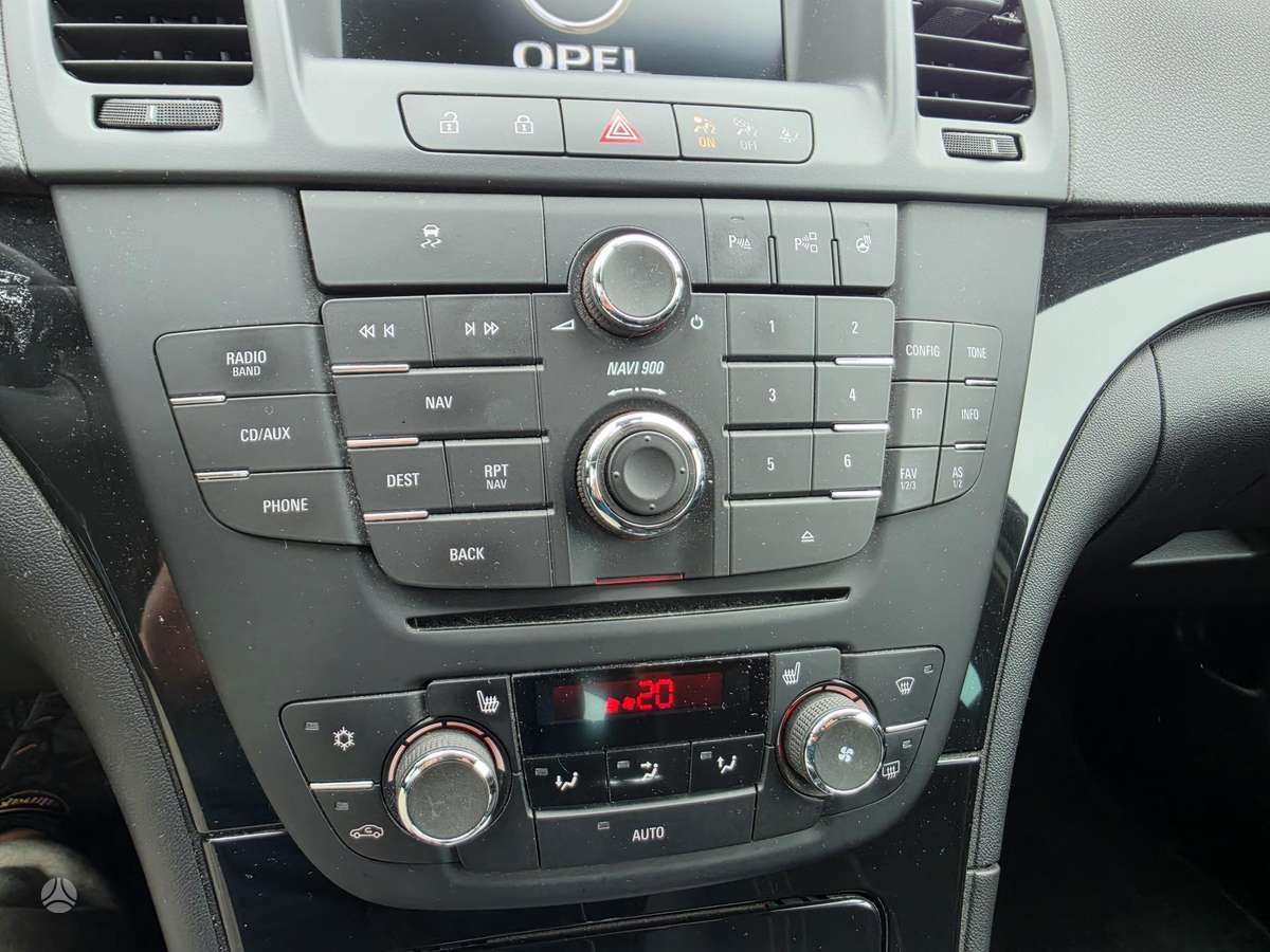 Opel Insignia 2012 — photo 16