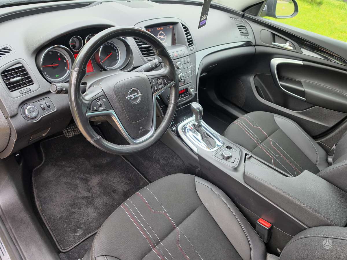 Opel Insignia 2012 — photo 17