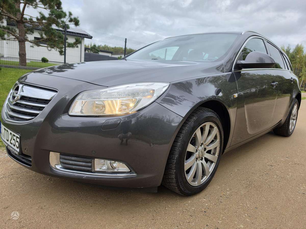 Opel Insignia 2012 — rear view