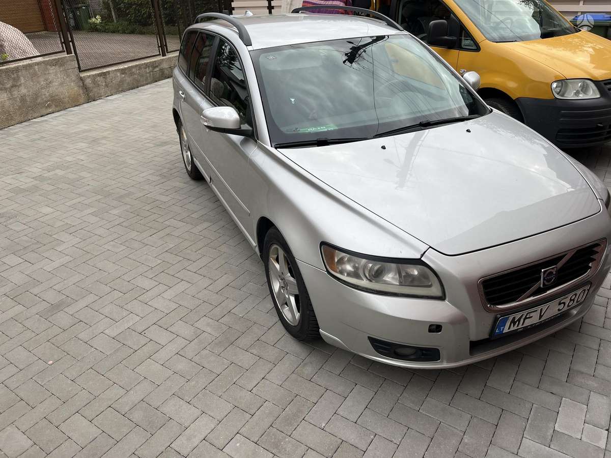 Volvo V50 2009 — interior