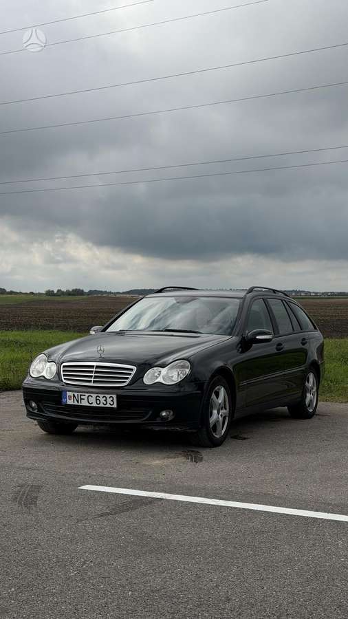 Mercedes-Benz C220 2006 — rear view