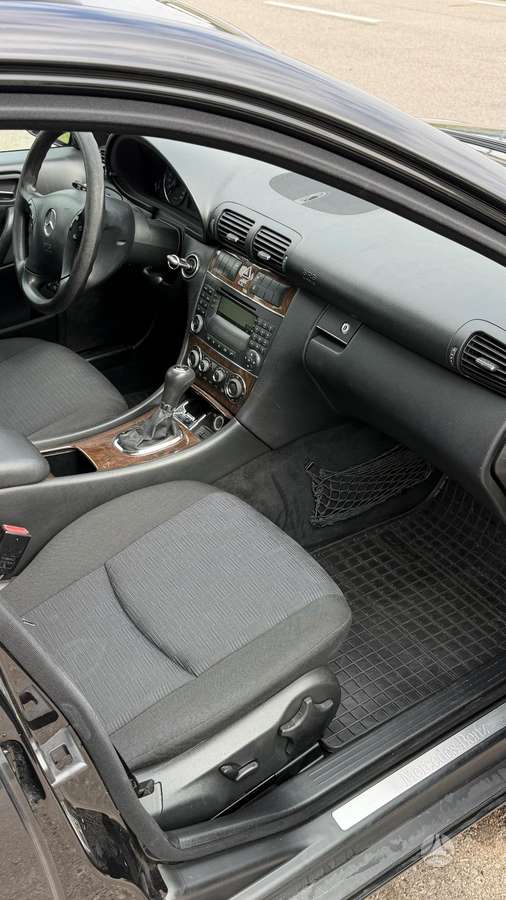 Mercedes-Benz C220 2006 — photo 8