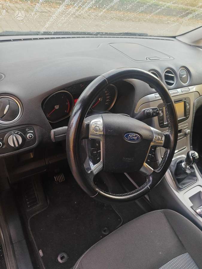 Ford Galaxy 2012 — photo 11