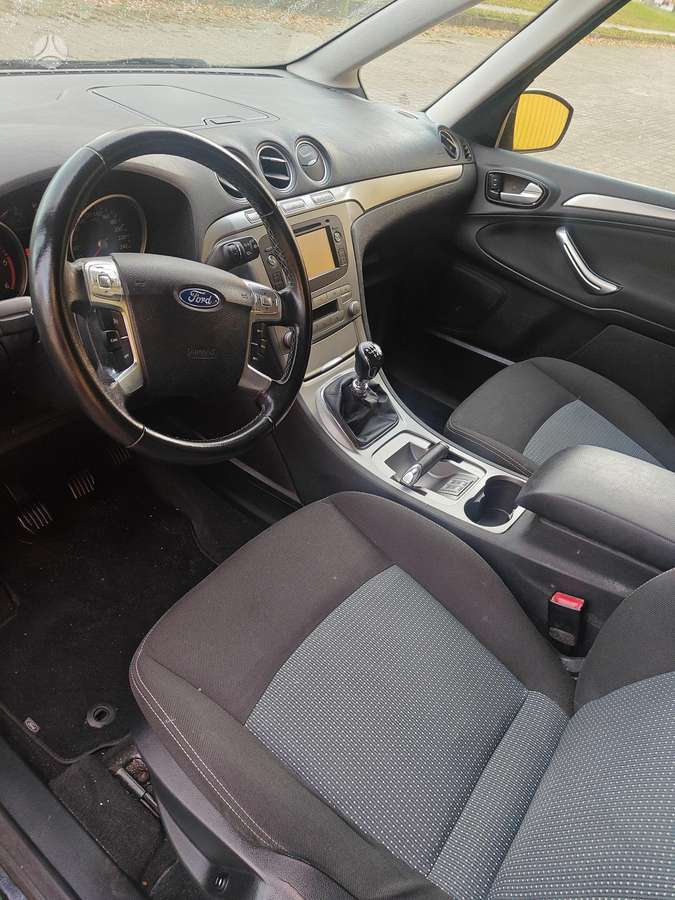 Ford Galaxy 2012 — photo 12