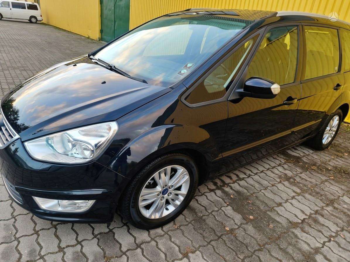 Ford Galaxy 2012 — rear view
