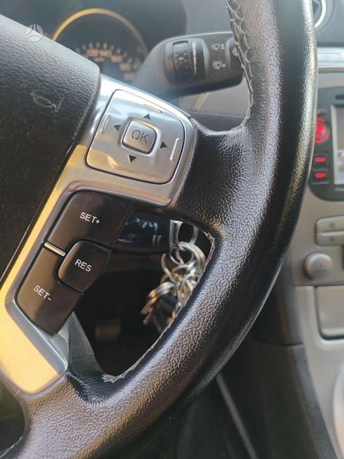 Ford Galaxy 2012 — photo 7