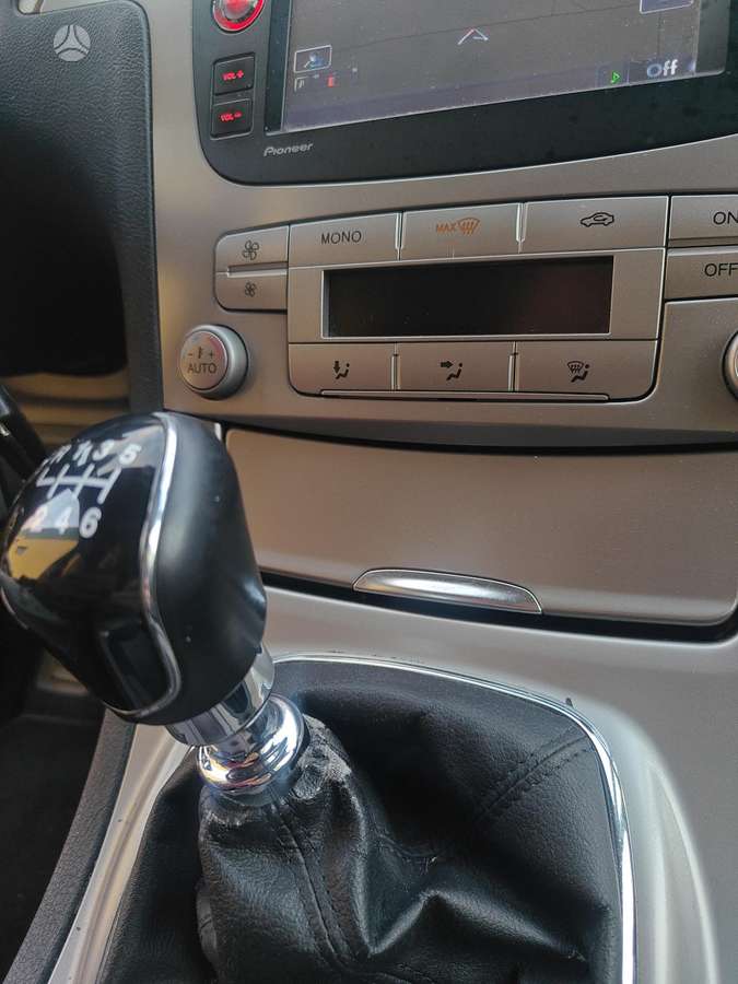 Ford Galaxy 2012 — photo 8