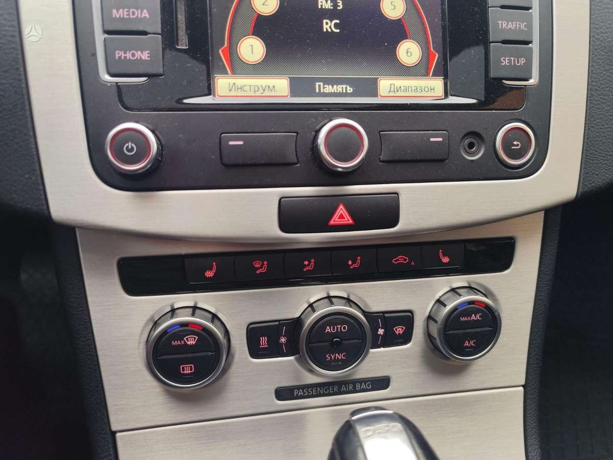 Volkswagen Passat 2013 — photo 14