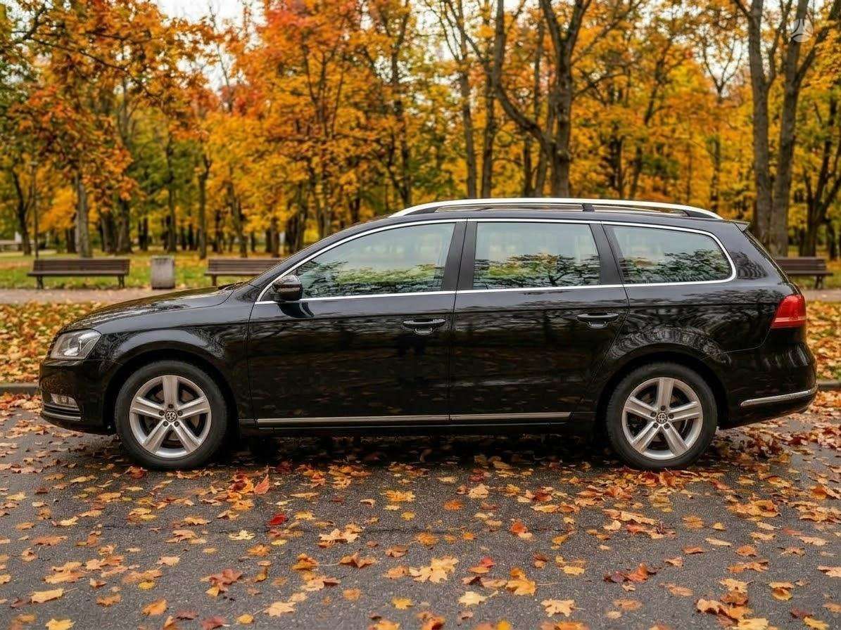 Volkswagen Passat 2013 — rear view