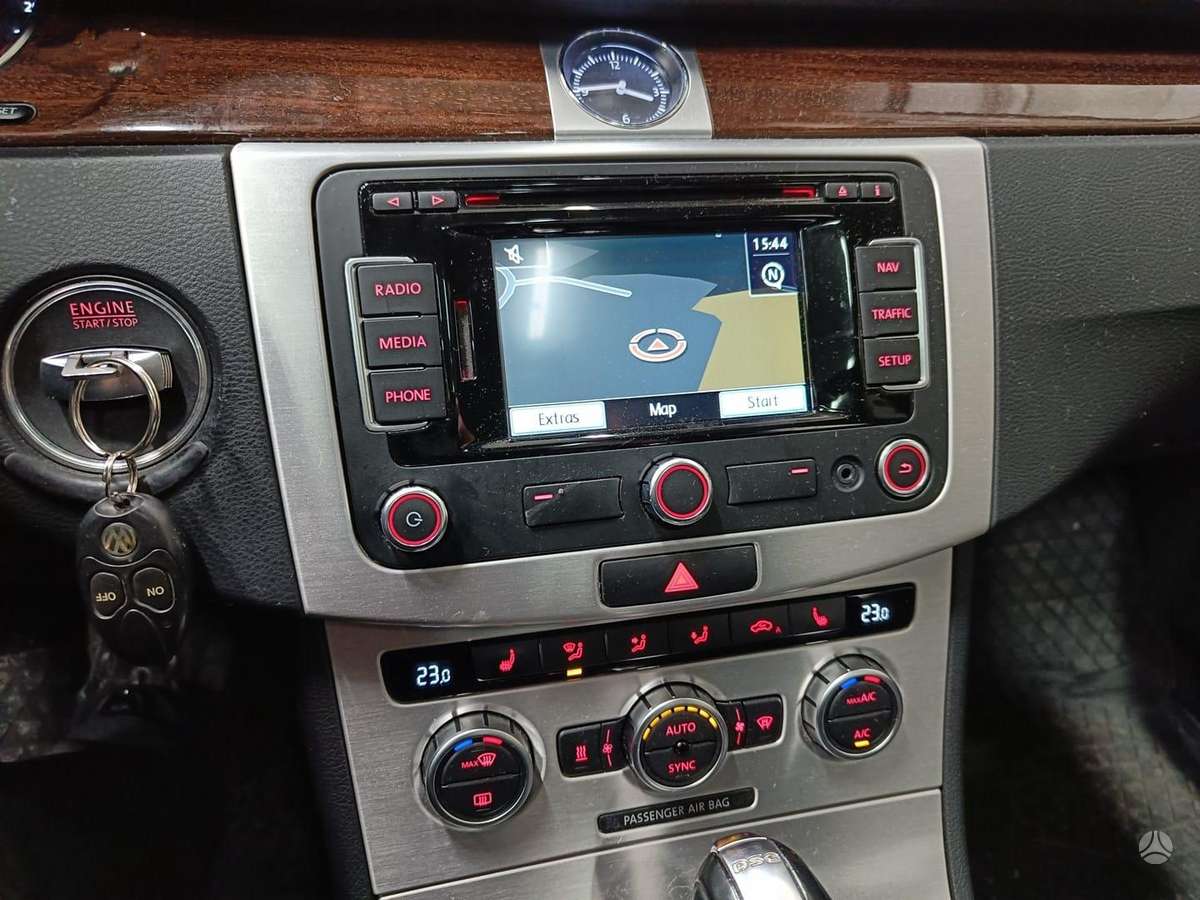Volkswagen Passat 2013 — photo 9