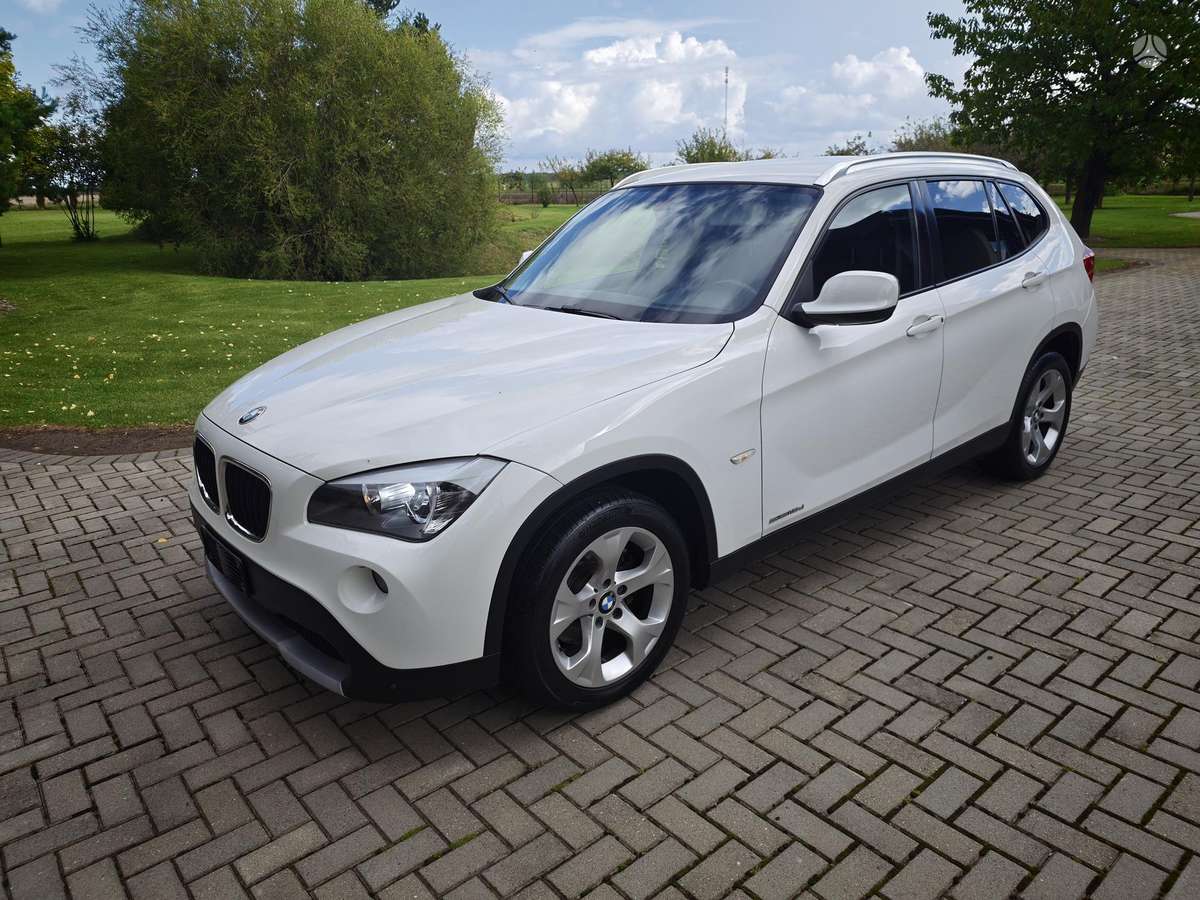 BMW X1 2012 — rear view