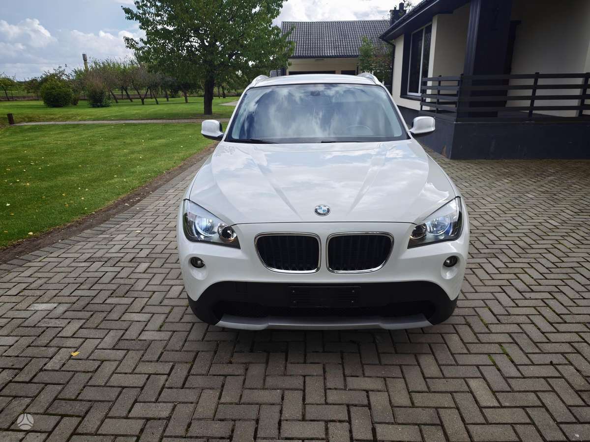 BMW X1 2012 — interior