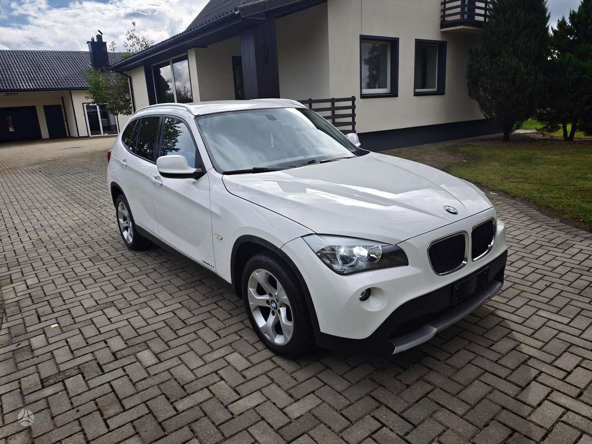 BMW X1 2012 — engine 1995 cm³, 143 HP (105kW)