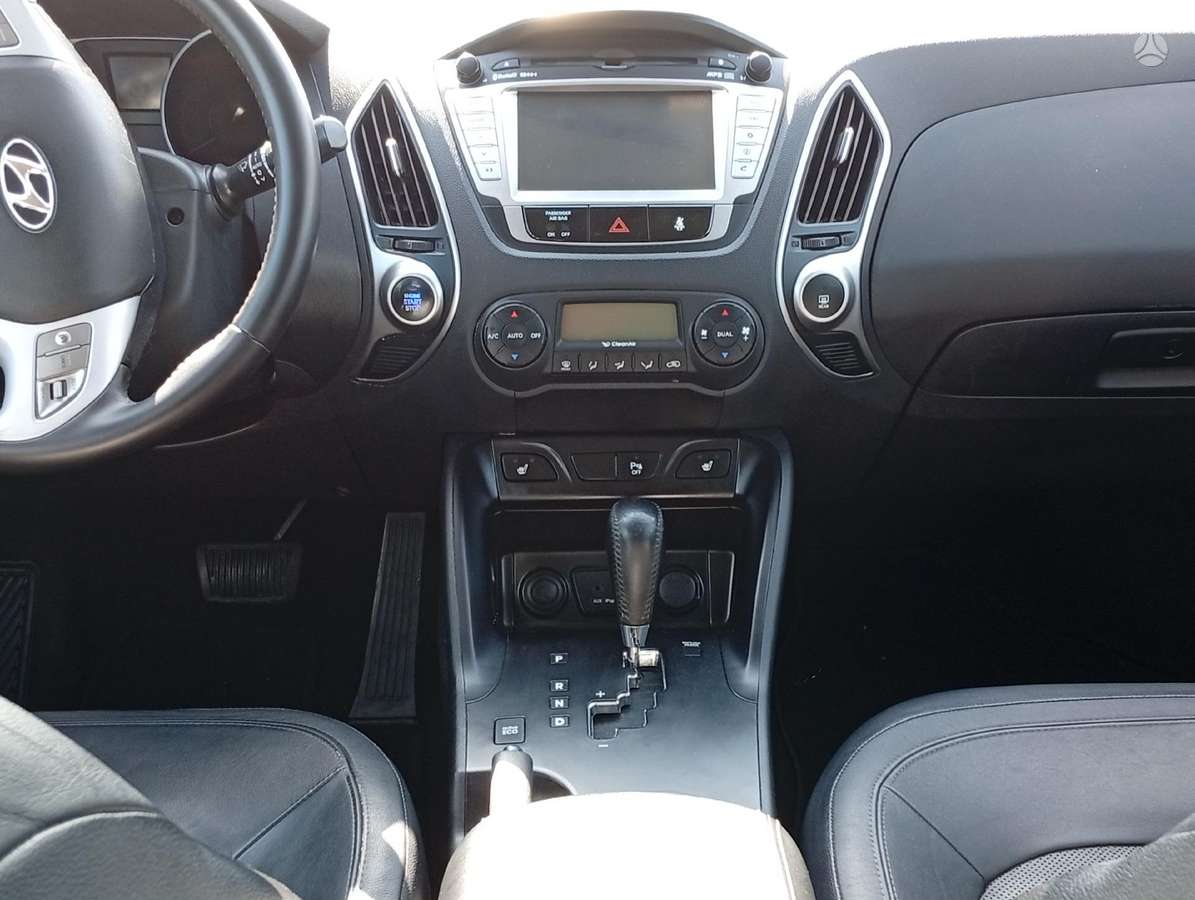 Hyundai ix35 2011 — rear view