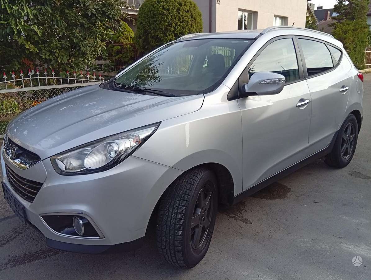 Hyundai ix35 2011 — engine 1995 cm³, 184 HP (135kW)