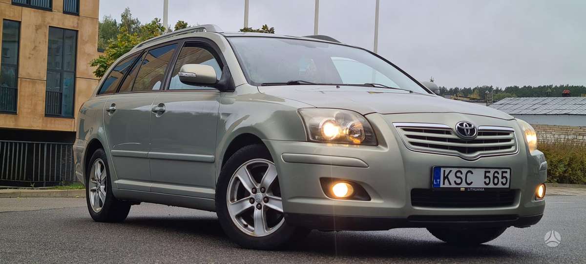 Toyota Avensis 2007 — rear view