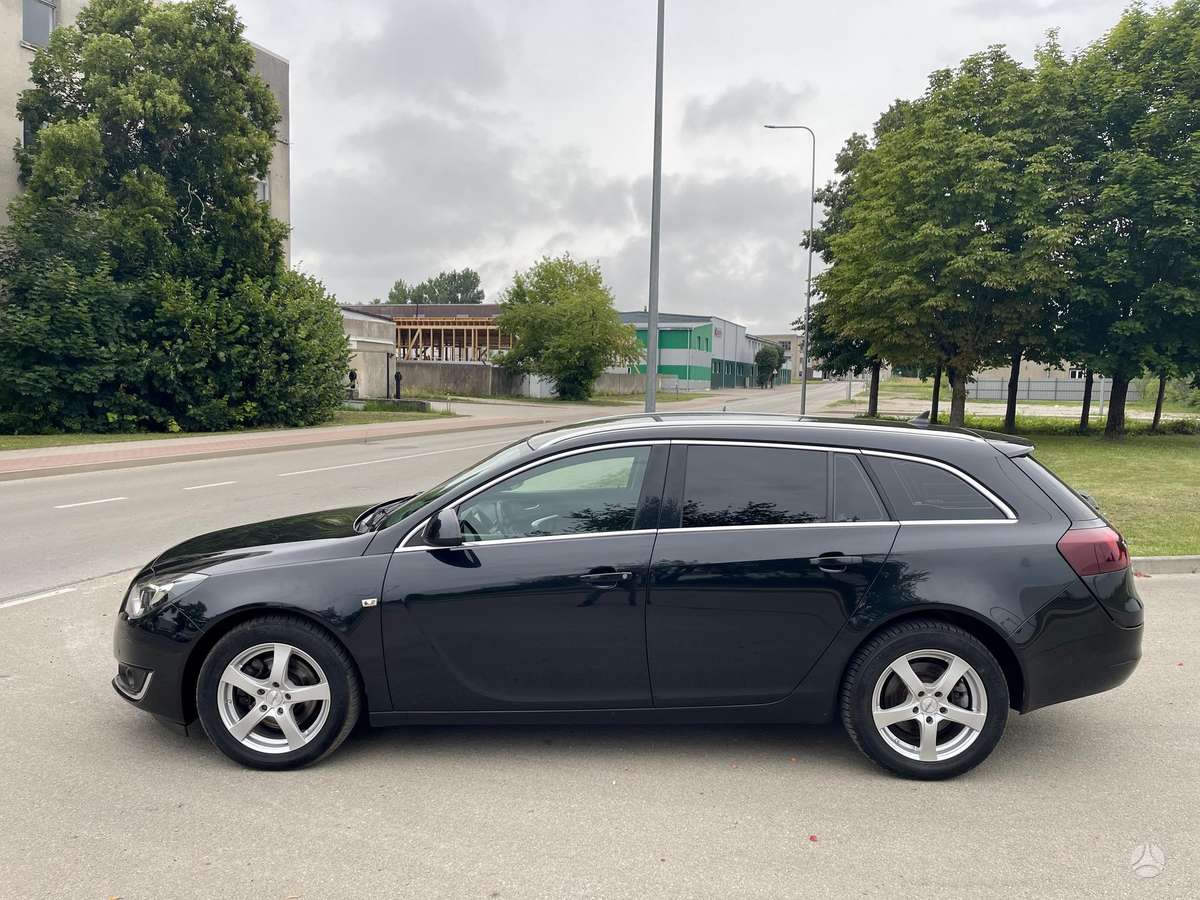 Opel Insignia 2013 — rear view