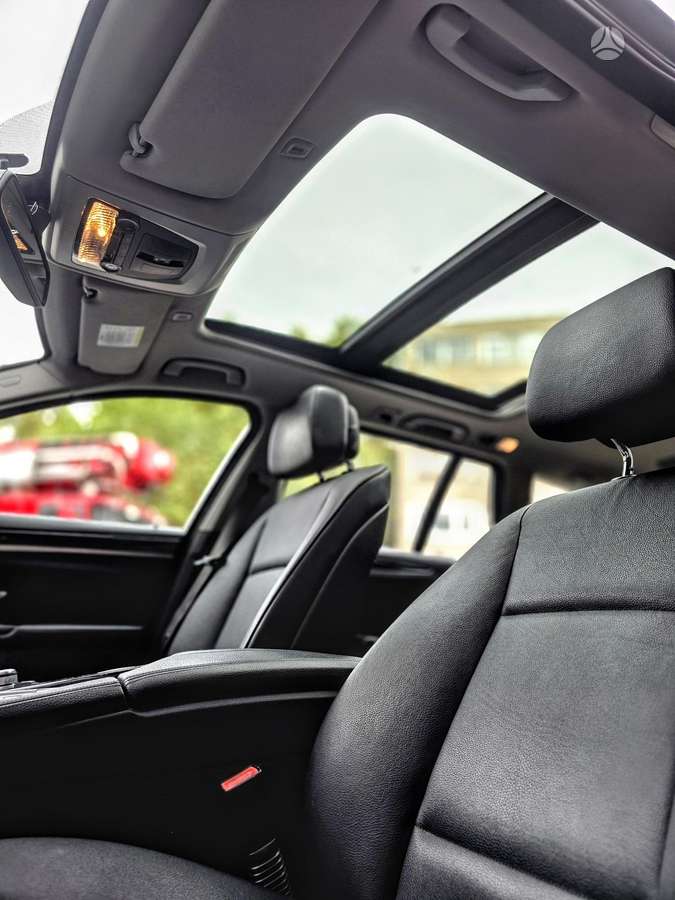BMW 520 2010 — photo 10