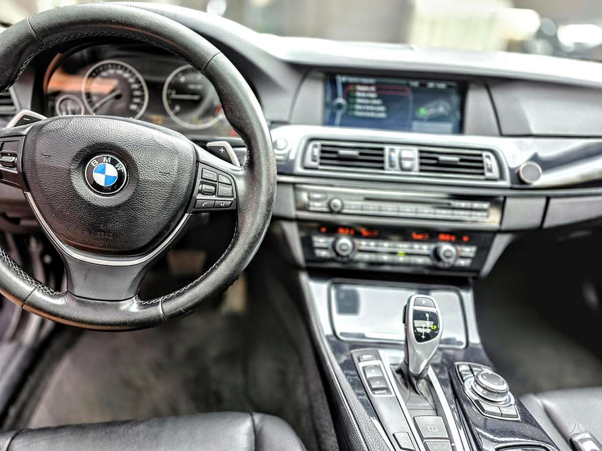 BMW 520 2010 — photo 16