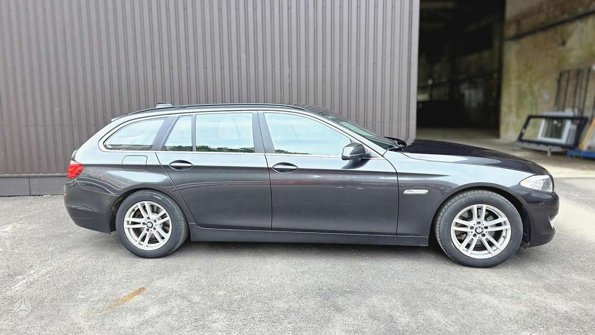 BMW 520 2010 — photo 5