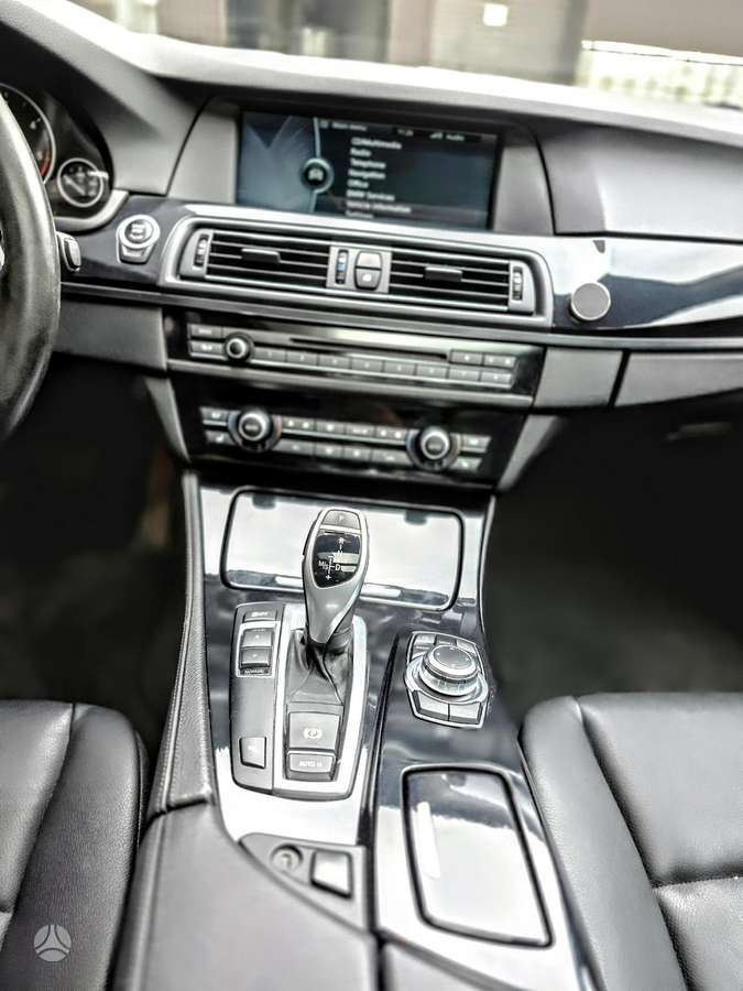 BMW 520 2010 — photo 9