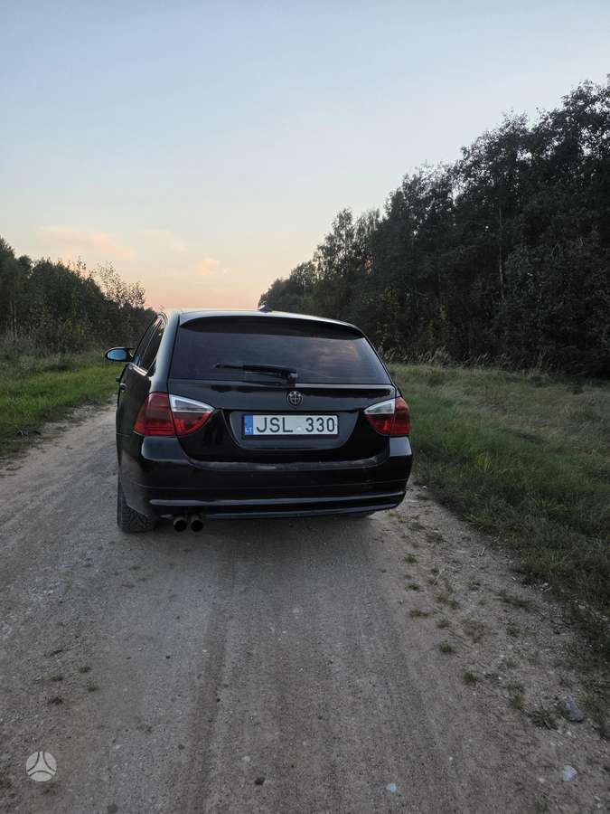BMW 330 2007 — вигляд ззаду