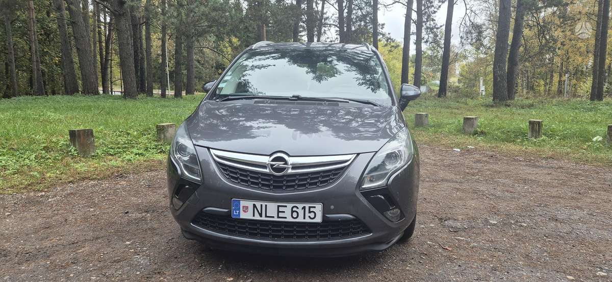 Opel Zafira 2014 — вигляд ззаду