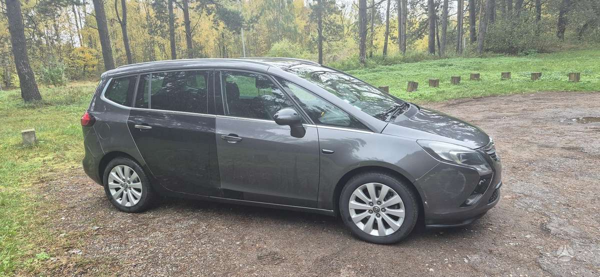 Opel Zafira 2014 — салон